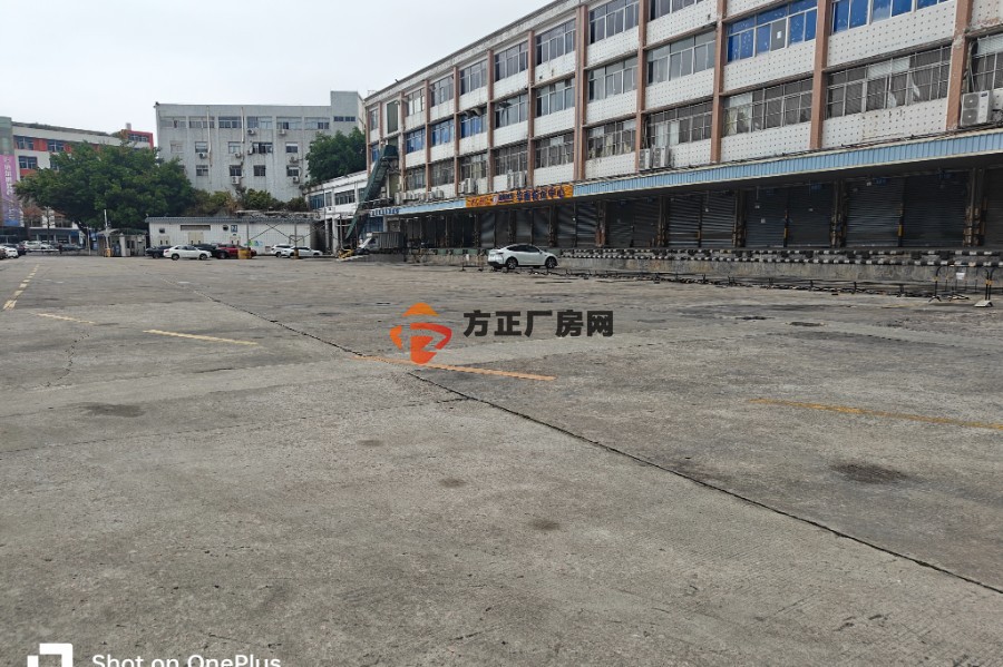 深圳布吉物流仓库出租 6000 平方带卸货平台