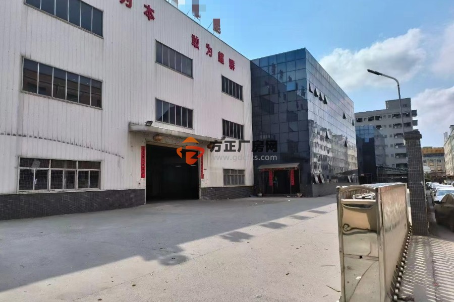 钢构厂房滴水 12 米高两部行车一部 10 吨一部 20 吨