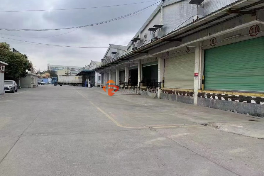凤岗靠大马路边上新出物流仓储厂房2500方出租