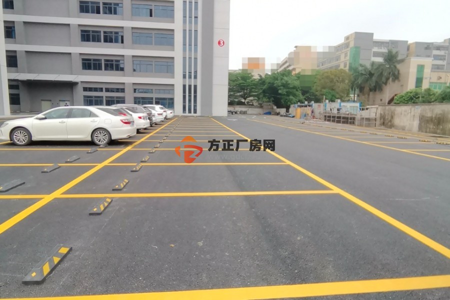 东莞黄江刚出炉的全新红本厂房17500㎡出租可以分