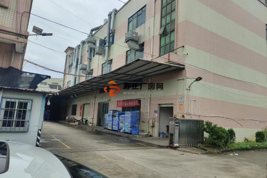 石排稀缺独院4860平 本独院厂房位置优越，交通便利，厂房实用率高，园区布置合理，外貌一流。