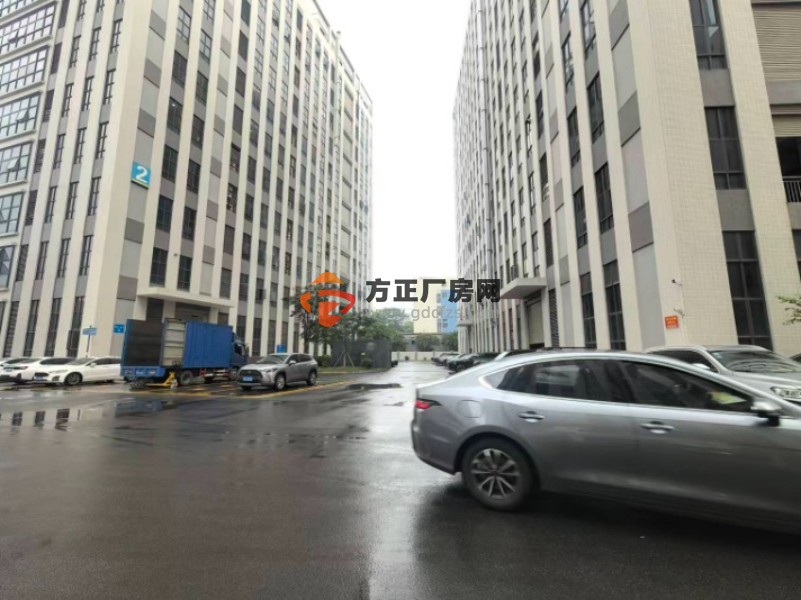 大坪高速出口楼上1450平方现成办公室主线